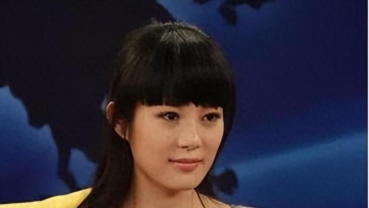 她出道靠着姑父走红，姑父另结新欢后，便彻底沦为了18线演员