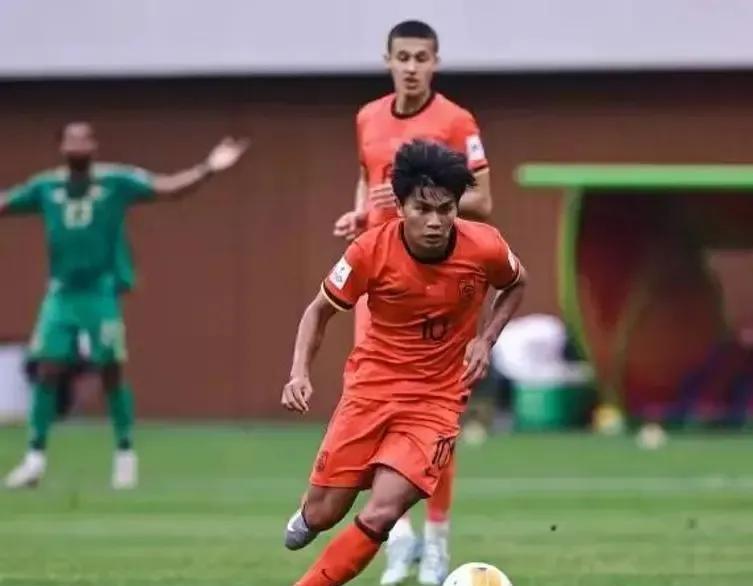 新星闪耀，国足迎来四大欣喜！
       一、世预赛最后一战，18岁小将王钰栋