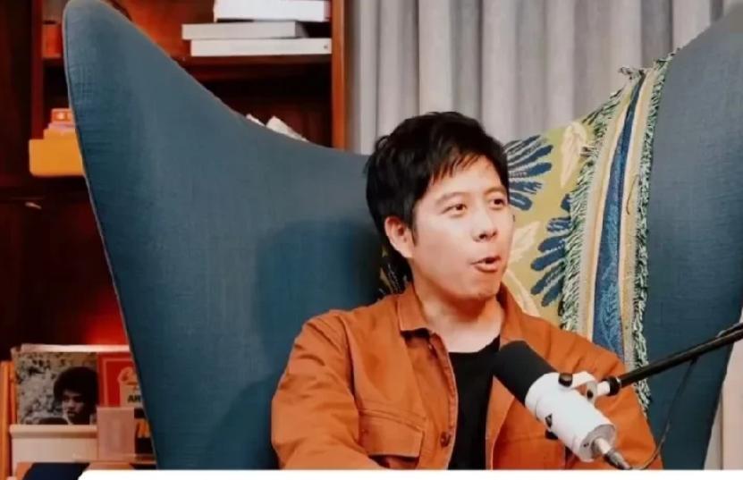 女星郑乃馨从中国回到泰国后上节目吐槽道：“中国人的厕所太脏了，我不理解中国人上厕