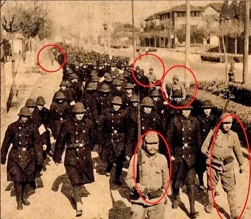 1937年，2000多名中国警察，被6个日本兵押往南京城郊屠杀！有人说：“如果有