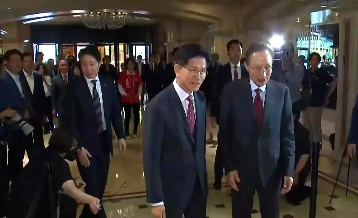 《李明博给金文洙站台》











---











天呐