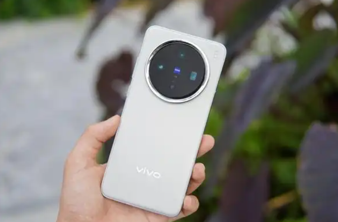 vivo根本没把 X200 Ultra当大哥看，新出的X300 Pro直接碾压X