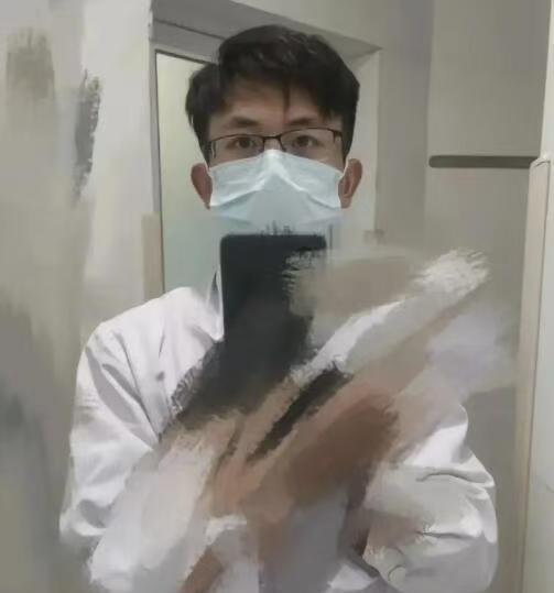 痛心疾首！！！
罗帅宇父母整个人都泪崩了！
尽管早就已经接受了罗帅宇的离开，但是