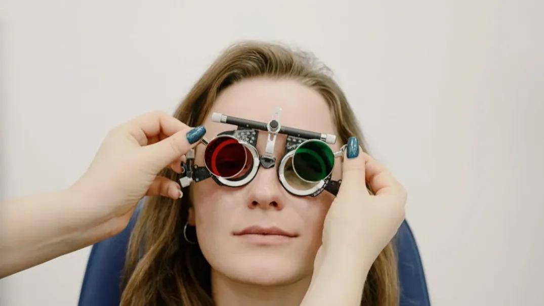 谁在“骗保”？陈邦的资本棋盘与爱尔眼科的信任困局