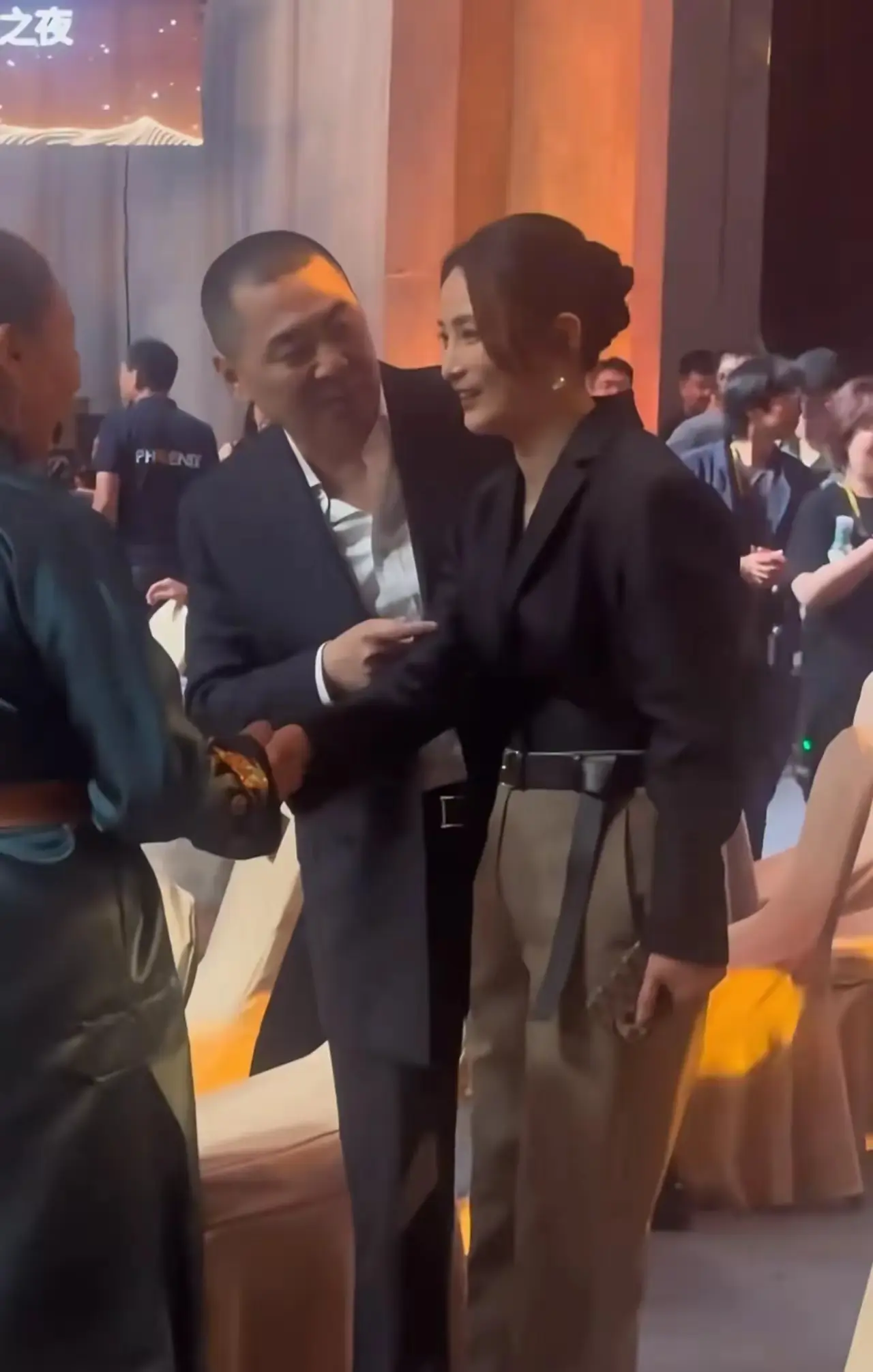 很奇怪，蒋勤勤咋会看上陈建斌？感觉差距有点大
