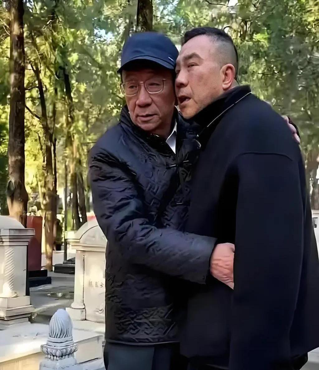 贝勒直播间突然甩出个惊天大瓜！
原来侯耀华和杨老五前阵子闹得沸沸扬扬的