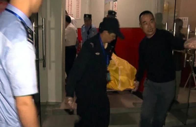 河南19岁男孩100元车费
错付成1010元 索要无果自杀身亡

2025