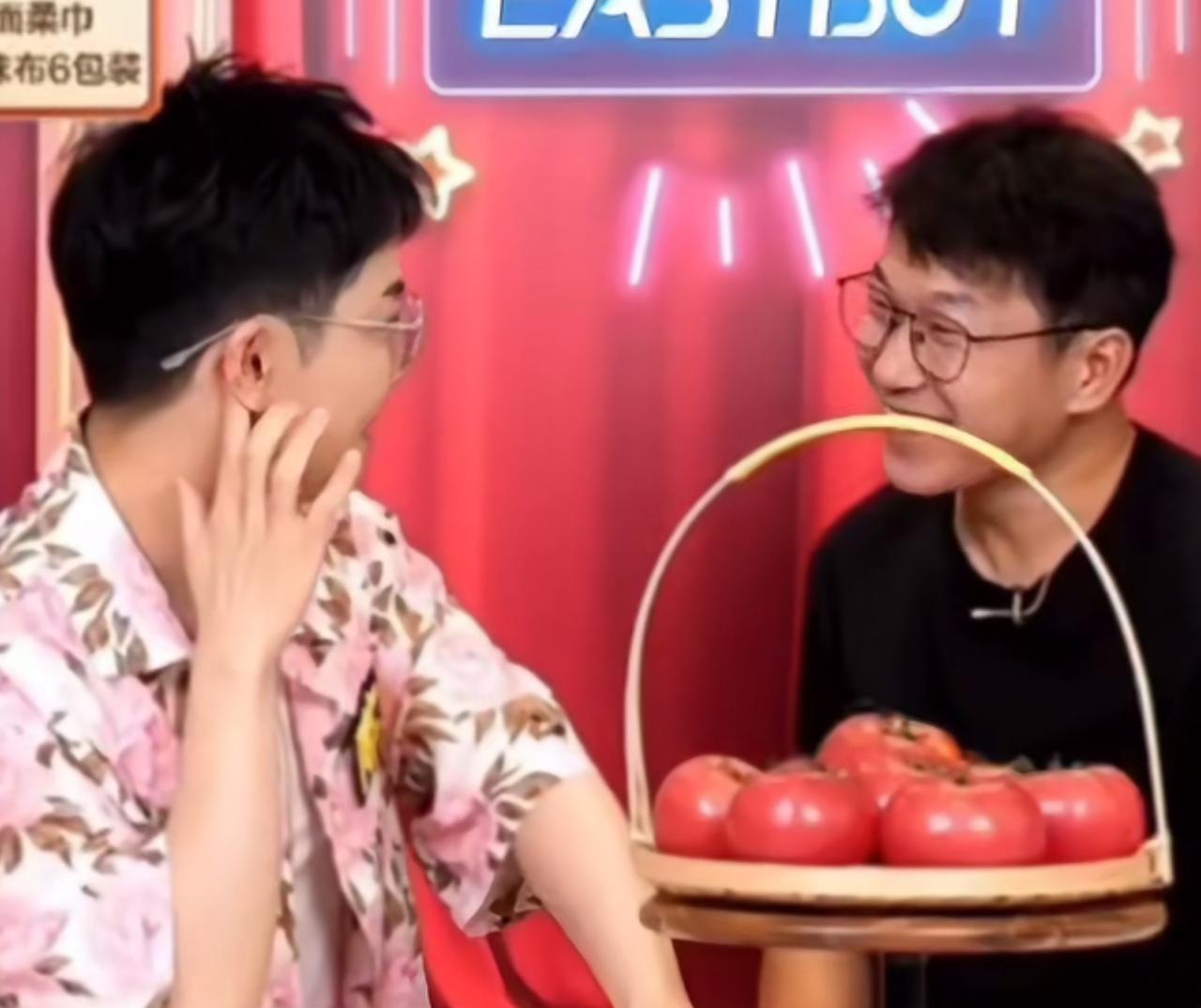 未婚的阿仁问已婚的明明还会再生一个孩子吗？明明的回答答非所问的出乎意料了。
  