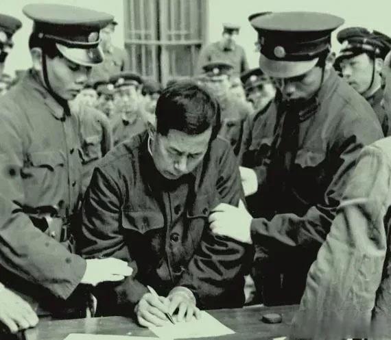 1983年1月17日，原广东省海丰县县委书记王仲因贪污罪和受贿罪被执行死刑，他也