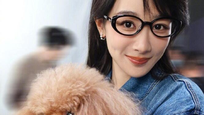 来一组杨紫美照，每一个微笑都是暖暖的小太阳