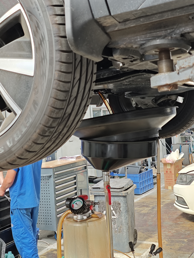 机油换了个寂寞
目前只开了1000多公里，首保换油发现基本没黑，感觉换了个寂寞。