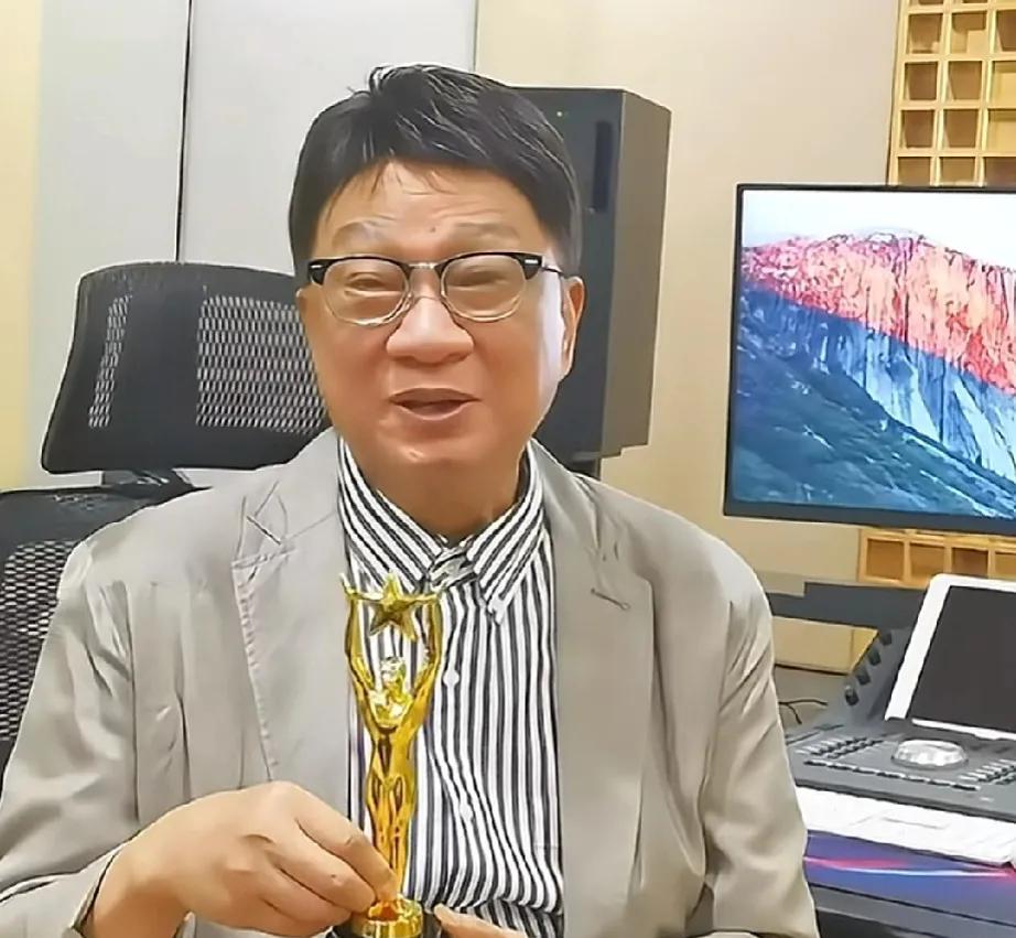 河北的新郎新娘真有格局，婚礼请徐小明来唱《万里长城永不倒》！
近日，某网友在个人