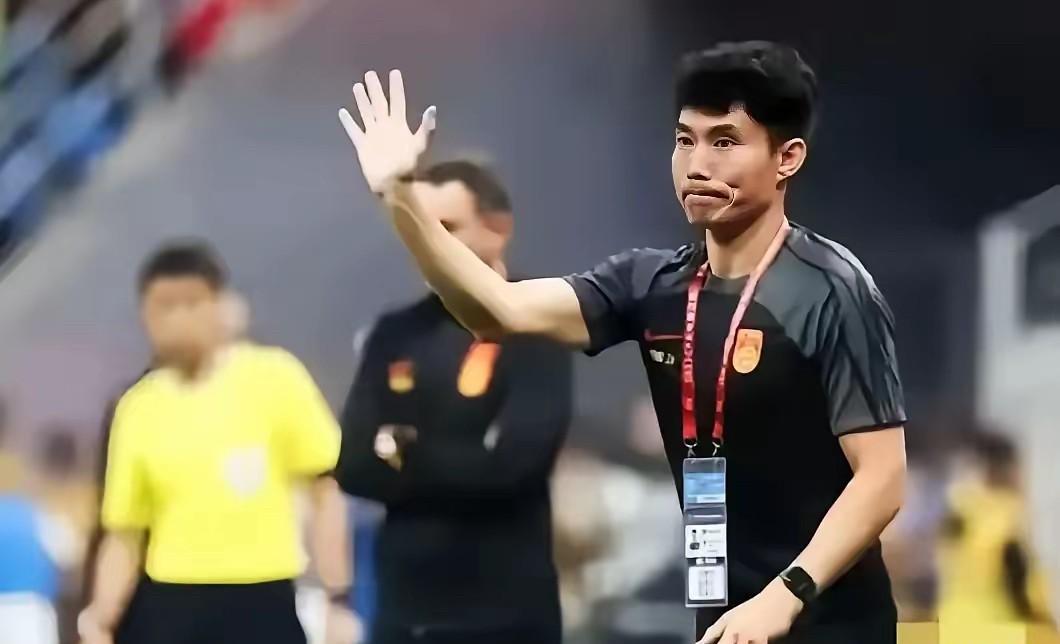 为什么郑智不执教中超俱乐部，却长期服务国家队，担任中方教练组组长？



这个问
