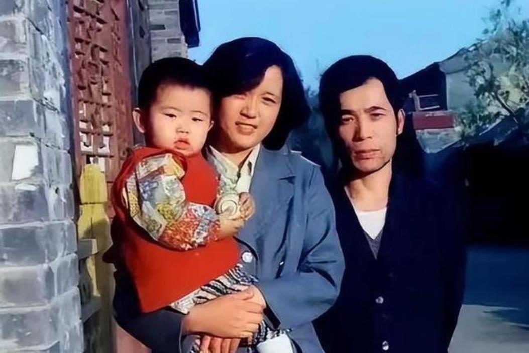 1981年，梁晓声经人介绍与北京姑娘焦丹相亲，谁知一见面梁晓声就对焦丹说：“我每