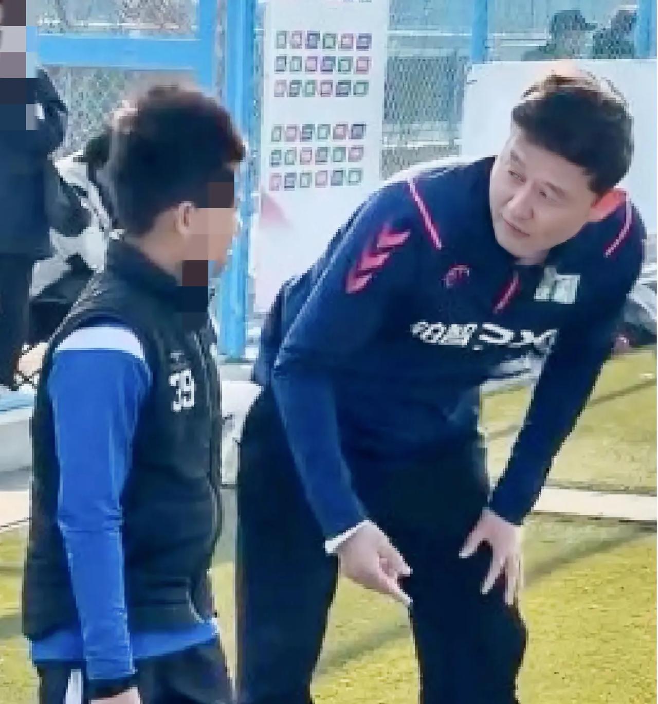 18万天价赔偿事件
在张卓毅妈妈在网上爆料的第二天，不小心说出了，有人看上了张卓