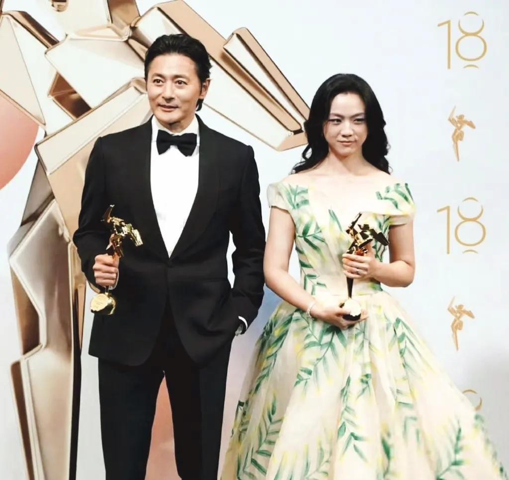 汤唯张东健获亚洲电影大奖





汤唯，一个名字，就能勾起多少人对荧幕经典的回