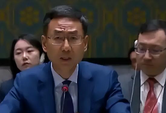 9月26日，在联合国会议上，中国常驻副代表耿爽放话，要求美国：放弃开发全球导弹防