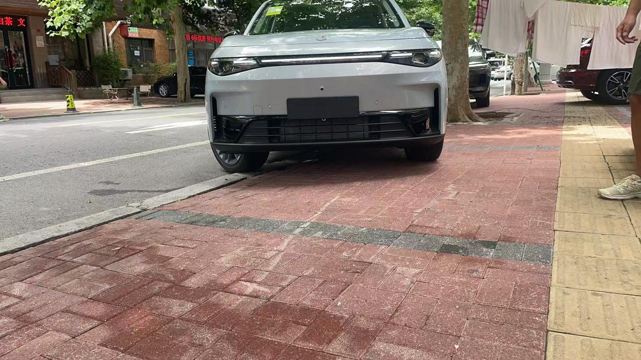 零跑C16还是内八字好看