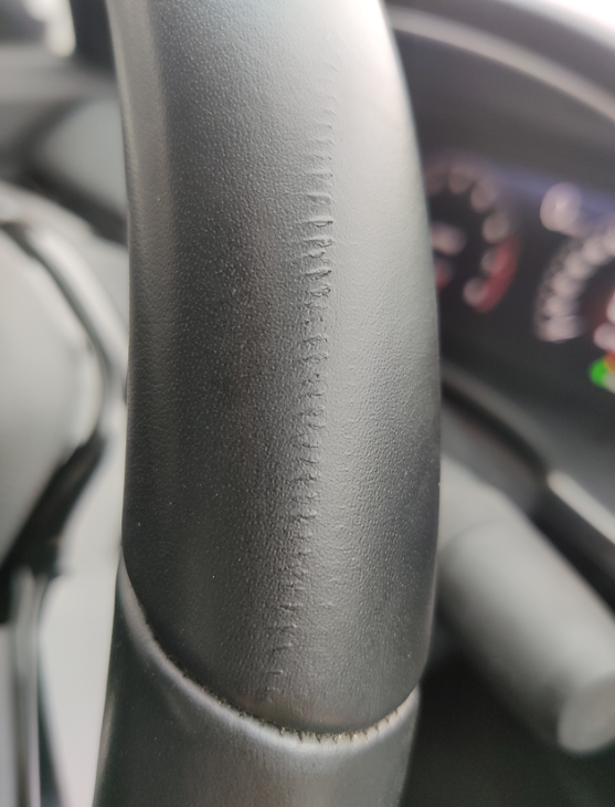 十一代思域方向盘起褶皱了
真皮方向盘，没用多久就有褶皱，这种应该是叫褶皱吧（还是
