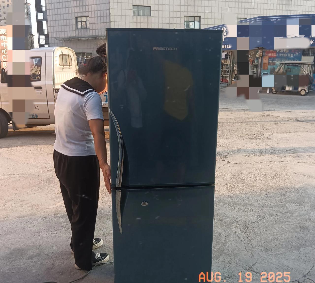 这是啥牌子的冰箱？顾客以旧换新拉过来的，用了20年了，不得不说，那时候的产品质量