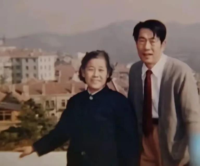 真的是世间少有的深情！
杨少华在妻子离世后未再娶她人
我真的又相信爱情了！
杨少