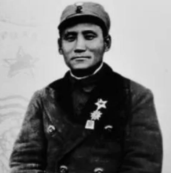 朱毛会师”他立大功，关键时刻站错队，后未授衔，一生鲜为人知

1927年，武汉。