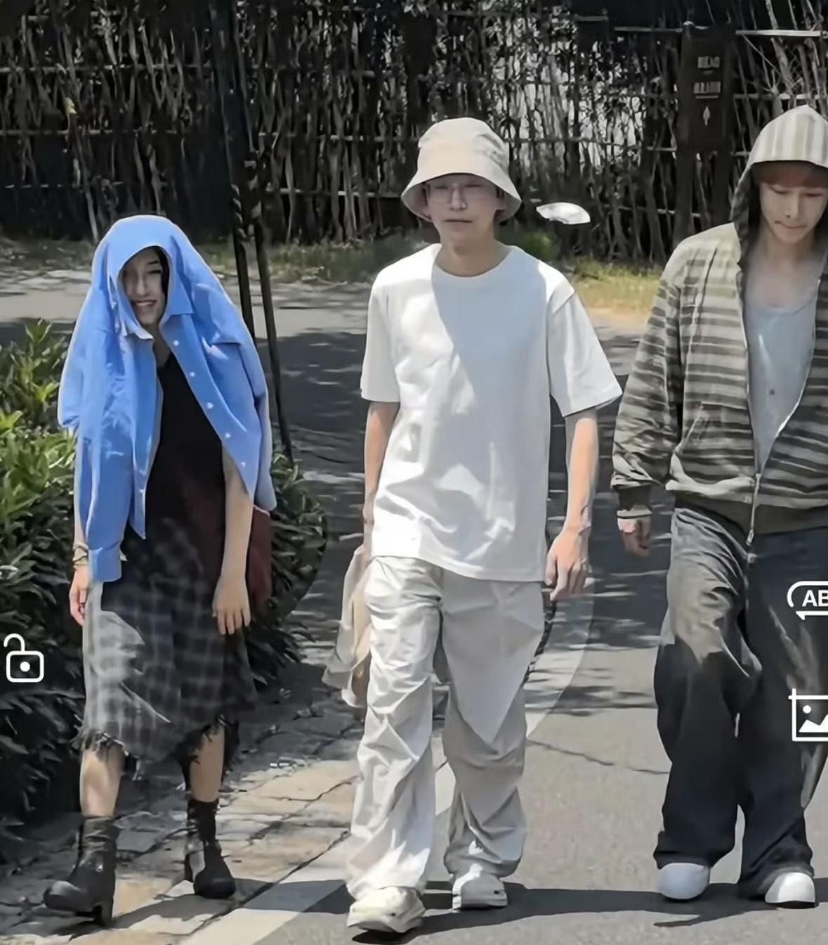 有网友偶遇张艺兴、彭昱畅、张子枫蘑菇屋三兄妹在乌镇录制《向往的生活8 》，黄磊、