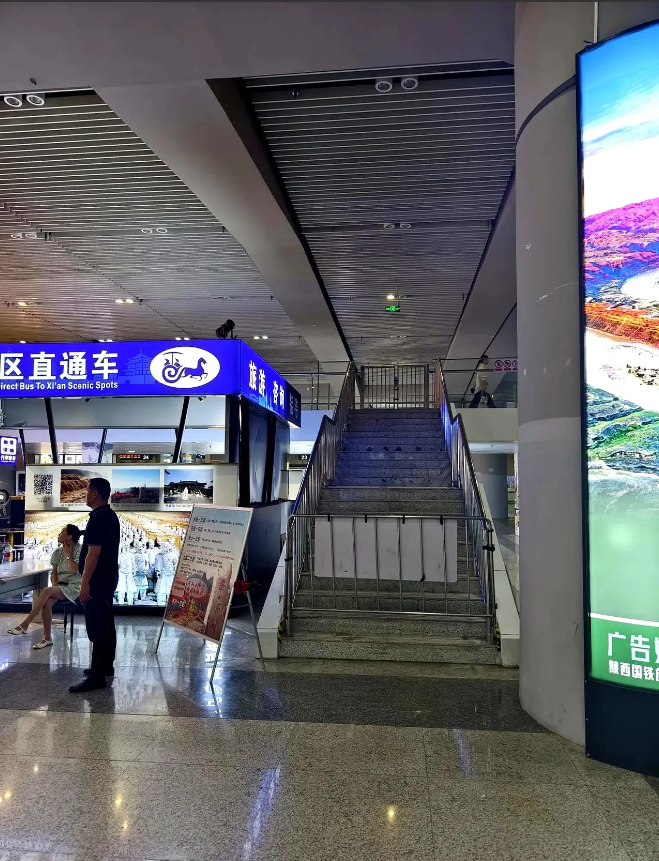 搞不懂西安北站。为了方便下高铁后转乘地铁 4 号线 14 号线，所以建了便捷换乘
