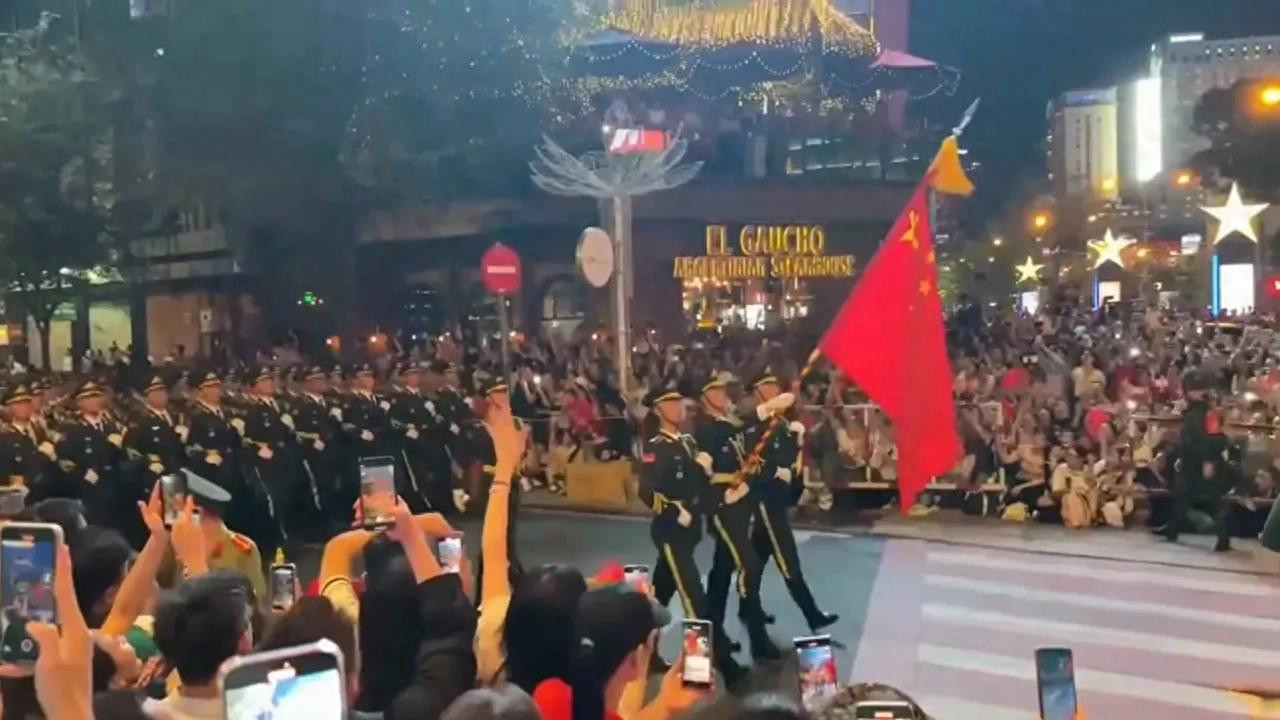 邀请中国仪仗队，购买美国战斗机！越南在大国间玩的游刃有余