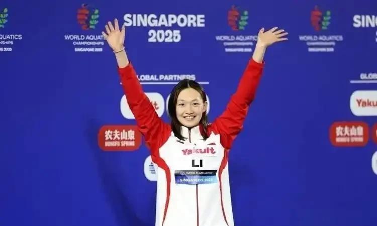全能战士李冰洁
中国游泳队的全能战士非李冰洁莫属，从200米自由泳、400米自由