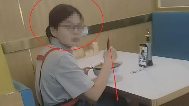 九元拉面吃出歧视！老板追到学校威胁，店铺差评过万被迫关门