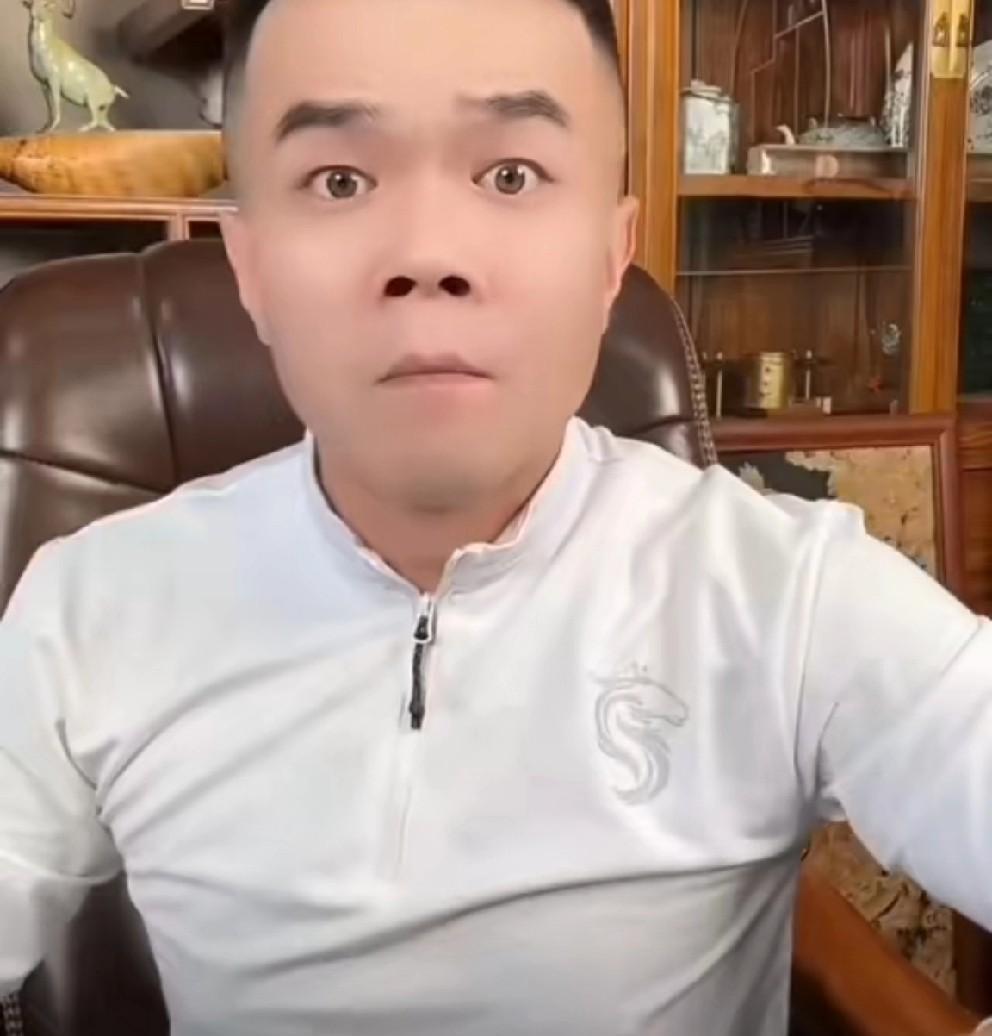 小胖分析为什么很多大网红不愿意和沈曼玩？
           关键时候你不站人