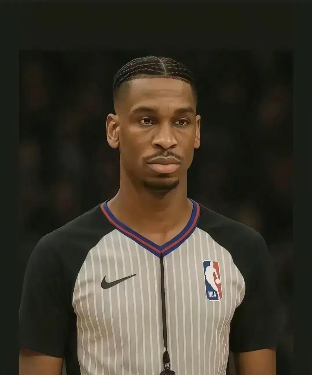今年看NBA总决赛的人少，原因是多方面的。
其一，球市小。印第安纳和俄克拉荷马城