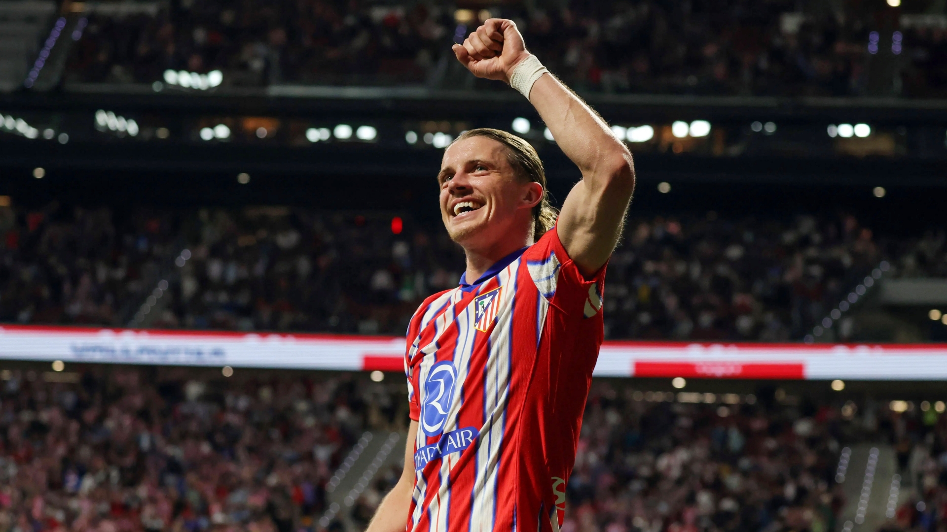 曼联正考虑在冬窗引进马竞中场加拉格尔，目前双方尚未正式会谈。
马竞并不接受租借交