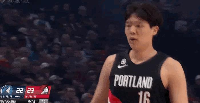 杨瀚森nba首秀已经尽全力了！虽然卖力，但也确实跟不上快节奏，主要还是防守问题，