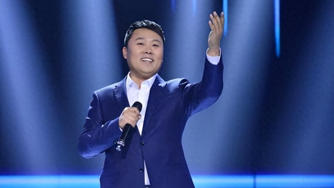 从放牛娃到星光冠军，他成名后，真没忘了那个陪她吃苦的女人