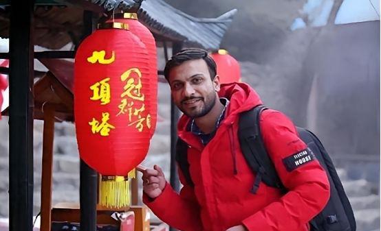 大批美国游客涌入中国，回国后坦言：客观对比，中国比美国强多了。光今年一季度上海一