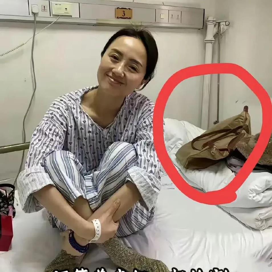 朱媛媛老师啊
平时就给人感觉低调且朴素，
没想到，对抗病魔时，住的病房这样普通，