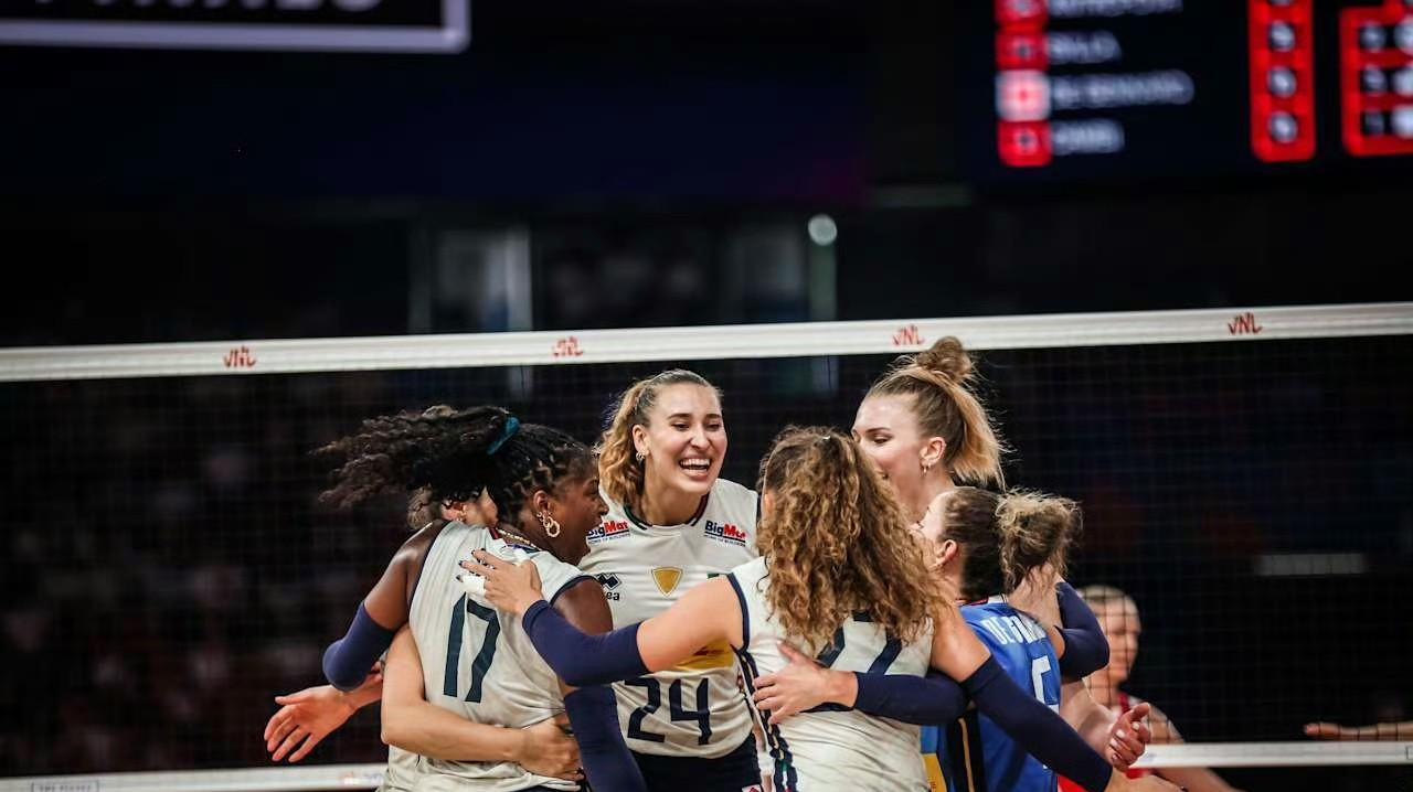 【意大利女排横扫波兰晋级世联赛决赛】2025年世界女排联赛总决赛半决赛，意大利女