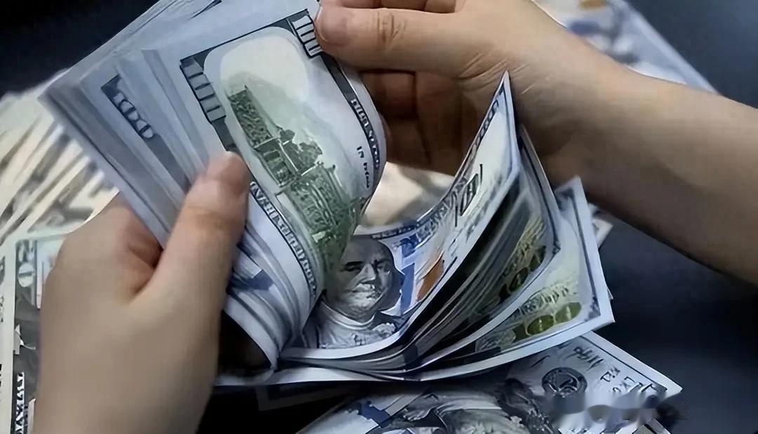 美元走弱黄金飙升 知名经济学家预警08年危机再现