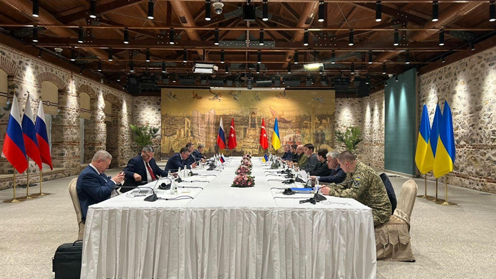 逼泽连斯基就范，美国提出俄乌28点计划，冲突终于要结束了？