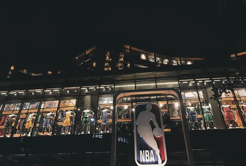 我有点迷惑，为什么非要花钱去看NBA啊？如果没有记错，我们上学那会看NBA都是免