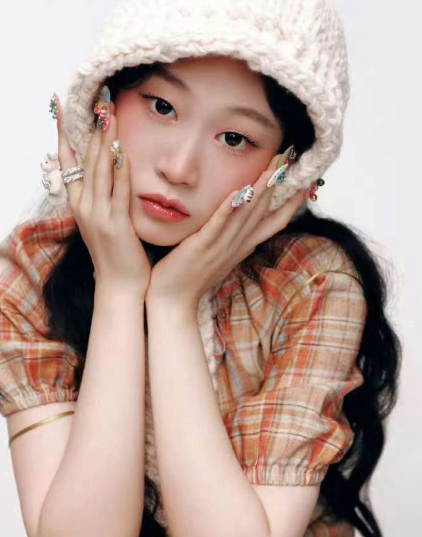 当一句歌词从网络热梗晋升为文旅宣传的万能钥匙，沈佳润的创作完成了最接地气的破圈。