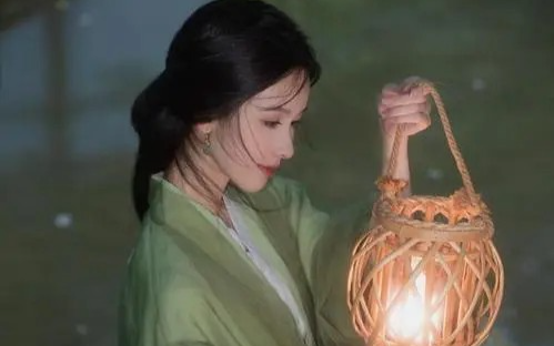 我是江山易主后跌落泥潭的长公主，驸马迫不及待将我送走另娶他人，可我死后他却疯了