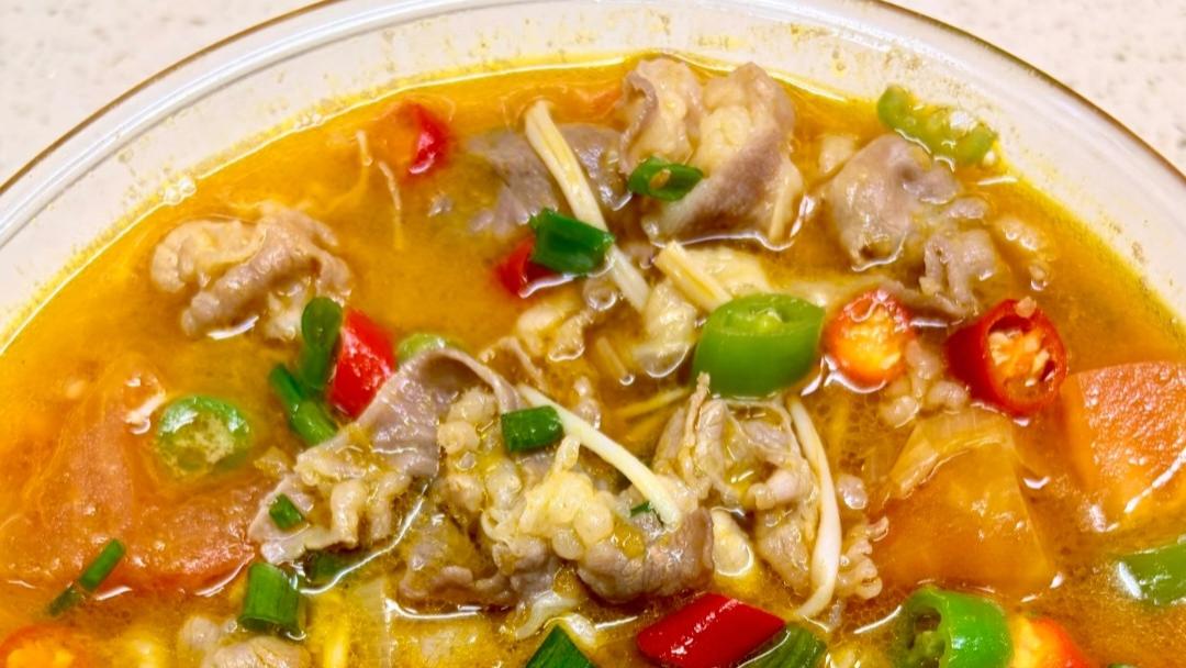 这道云南酸汤肥牛，汤汁都能拌三碗饭
