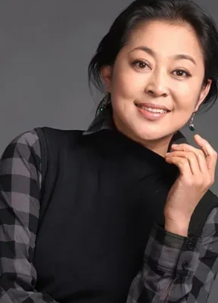 2008年，99岁的倪萍姥姥病危抢救，医生对倪萍说:“要上呼吸机吗？”倪萍说:“