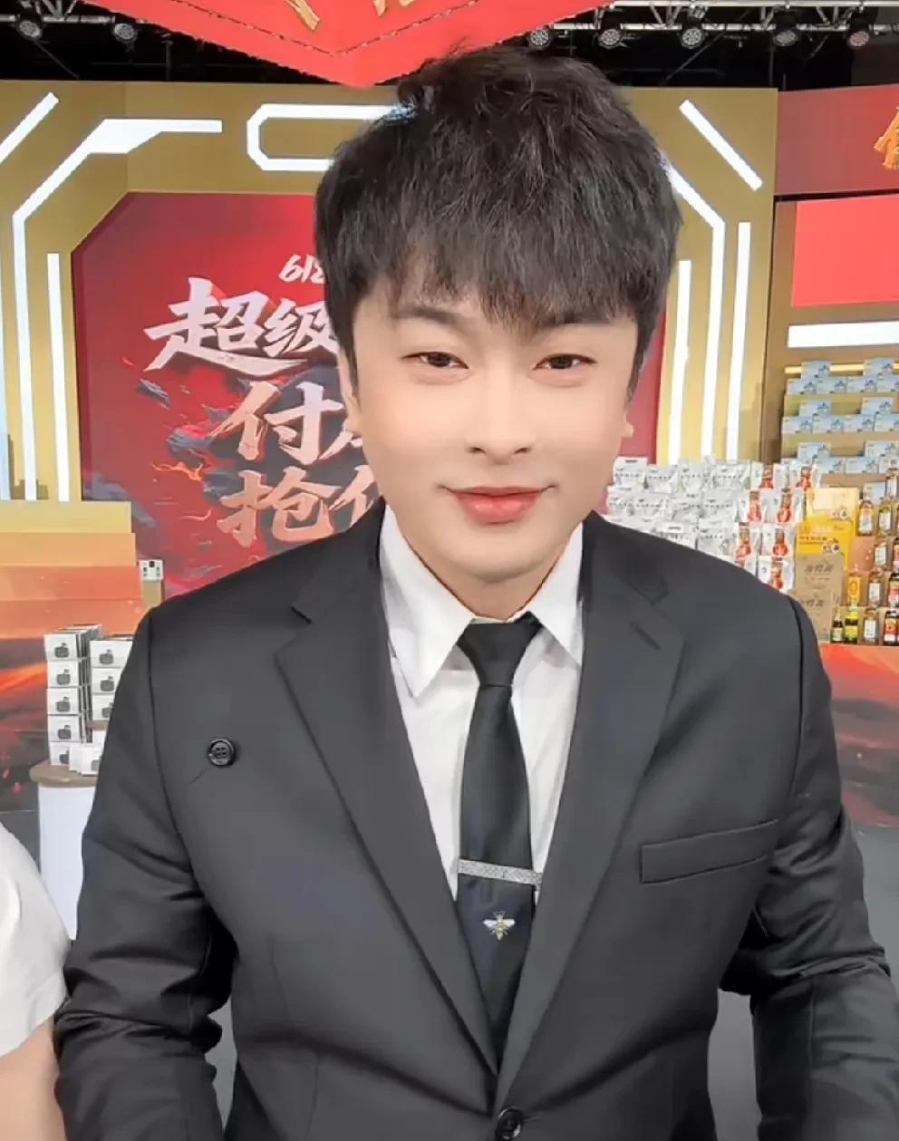 夸赞明星贾乃亮当属d音最良心带货主播。
             辛巴夸赞明星贾