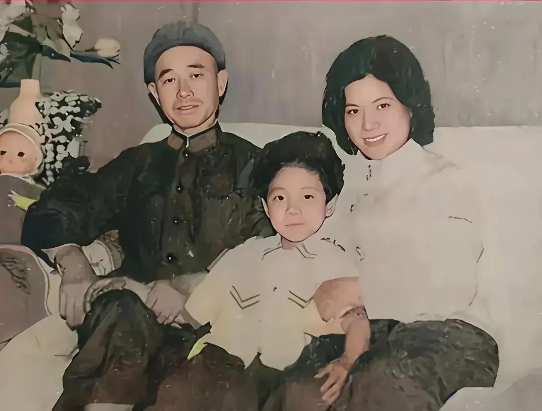 1981年春，蔡长元将军与家人在西安留下的一张合影。
蔡长元1917年生于四川宣