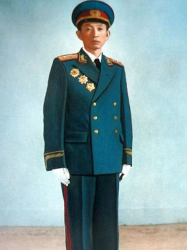 1955年授衔时，王必成听说叶飞被授予上将军衔，而自己是个中将，心里感觉不服气，