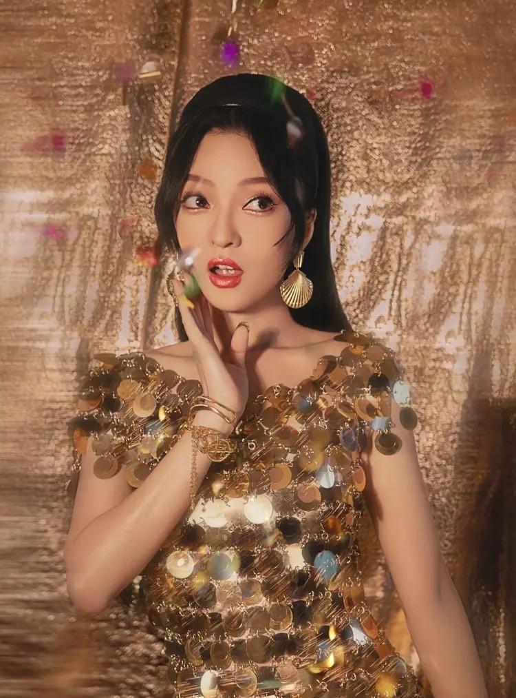 话筒失灵15秒！这场教科书级救场打了谁的脸？
烟台演唱会上突发技术故障：张韶涵手